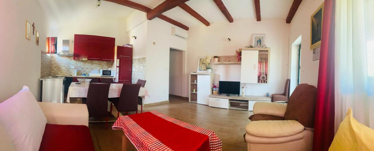 Apartmani Janja Starigrad Paklenica Zewnętrze zdjęcie
